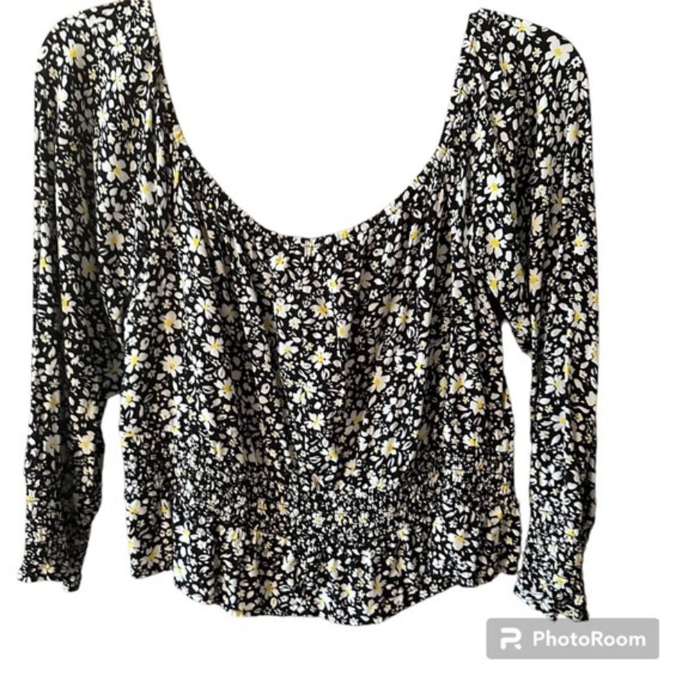 Jun & Ivy Top, Size XL, daisy floral print, cute with ruching‎ details - Picture 2 of 5